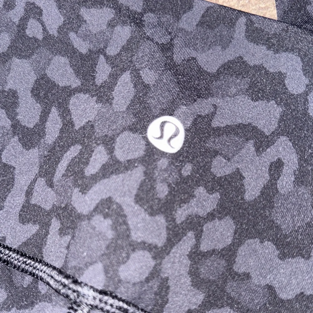 Lululemon Black and Gray Patterned Leggings‎